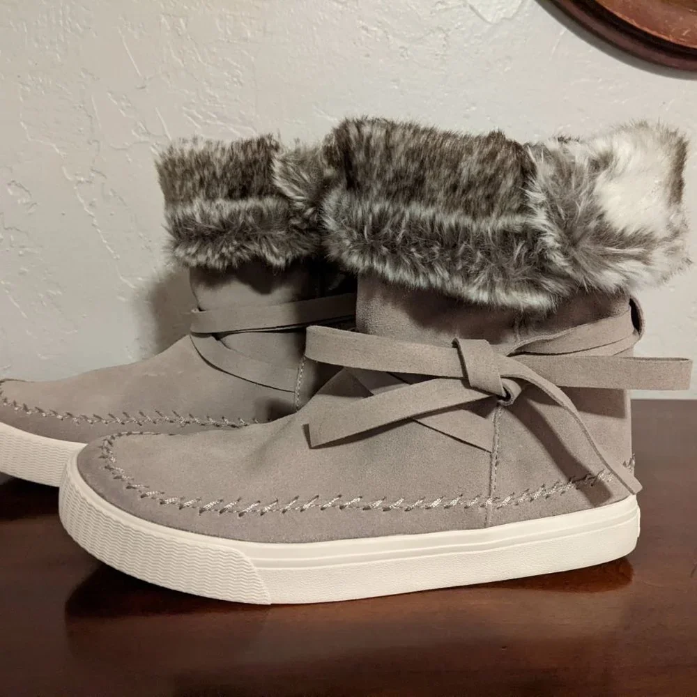 TOMS Vista Suede Boots in Desert Taupe - Picture 3 of 13